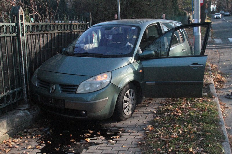 zderzenie-renault-z-toyota-na-krzyzowce-78063