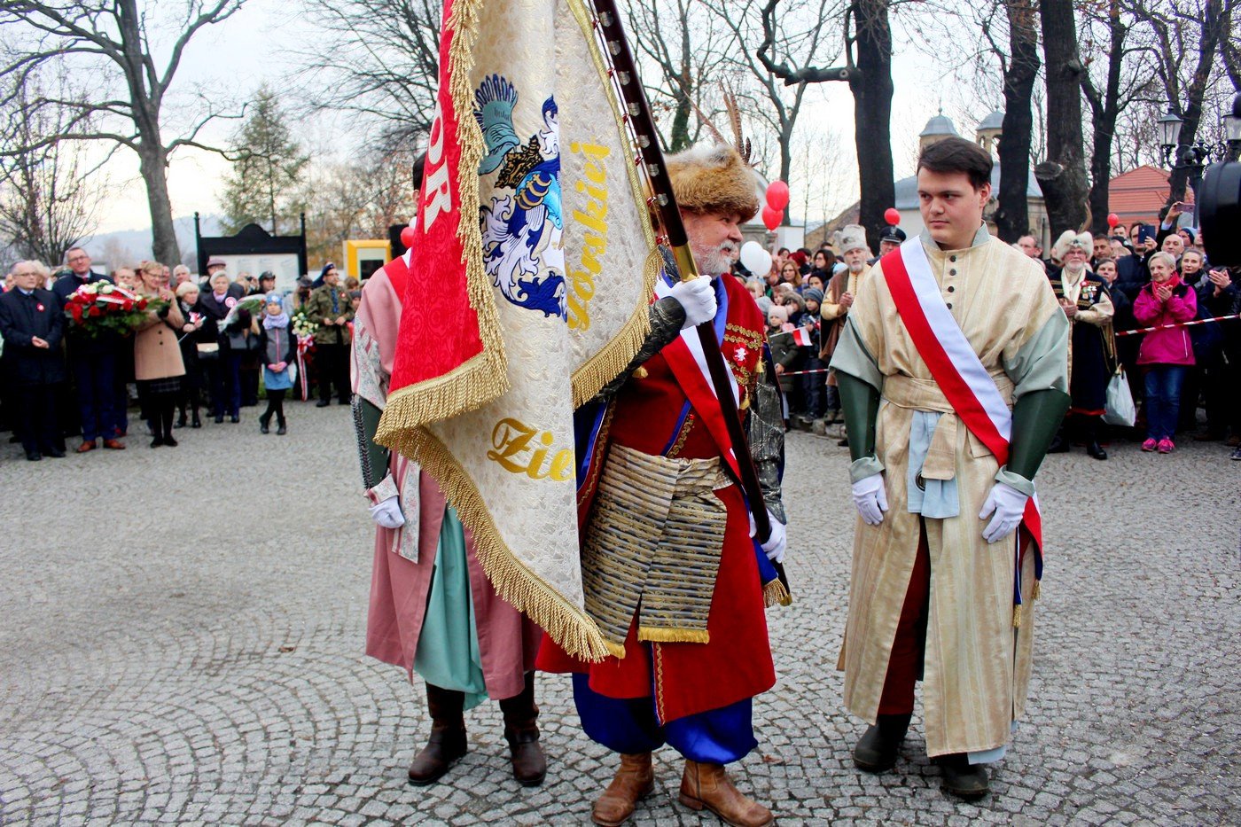 obchody-ponad-podziaami-78142