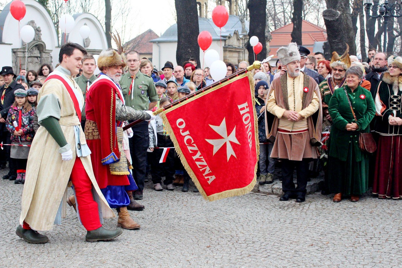 obchody-ponad-podziaami-78142