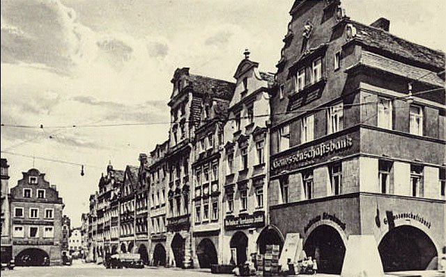 Niemiecki Bank Spółdzielczy, później polski Bank Inwestycyjny, na który napadnięto w 1946 roku. Istniał do początku lat 70-tych.