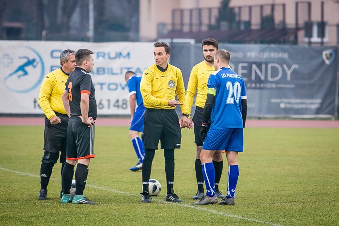 pub-gol-czerwona-latarnia-78334