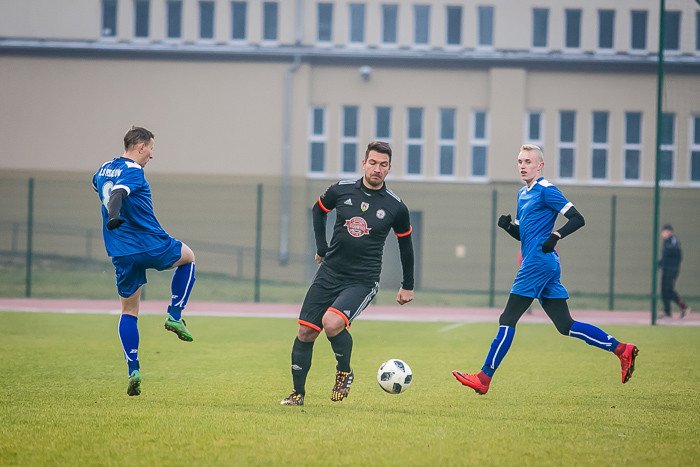 pub-gol-czerwona-latarnia-78334