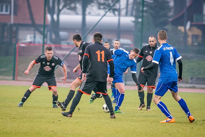 pub-gol-czerwona-latarnia-78334