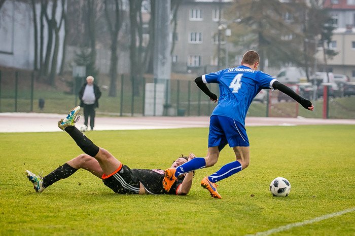 pub-gol-czerwona-latarnia-78334