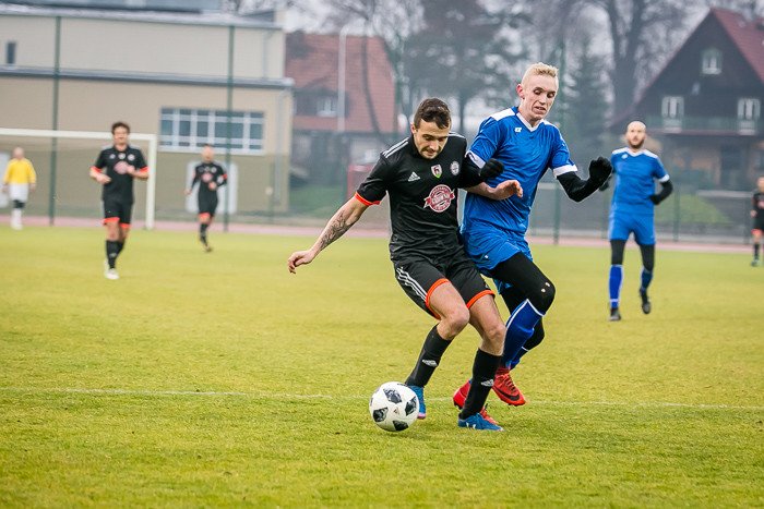 pub-gol-czerwona-latarnia-78334