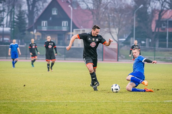 pub-gol-czerwona-latarnia-78334