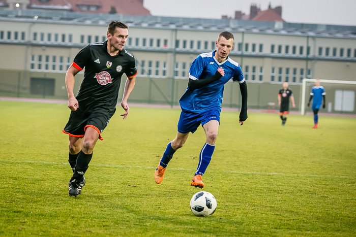 pub-gol-czerwona-latarnia-78334