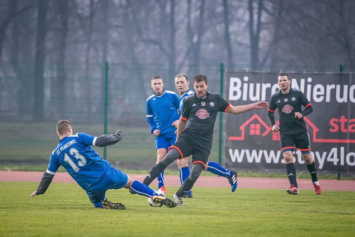 pub-gol-czerwona-latarnia-78334