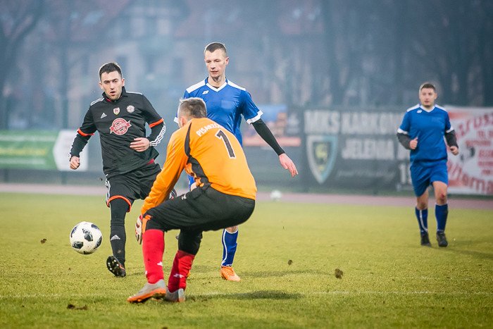 pub-gol-czerwona-latarnia-78334