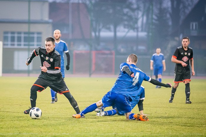 pub-gol-czerwona-latarnia-78334