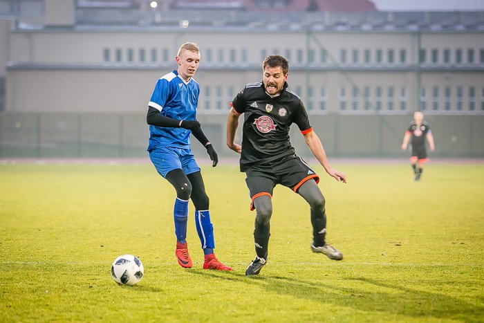 pub-gol-czerwona-latarnia-78334