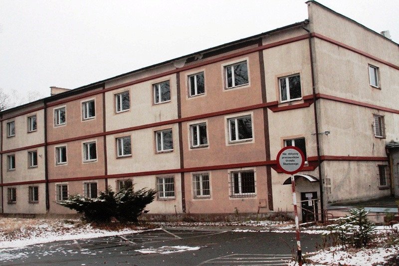 a-budynek-niszczeje-78377