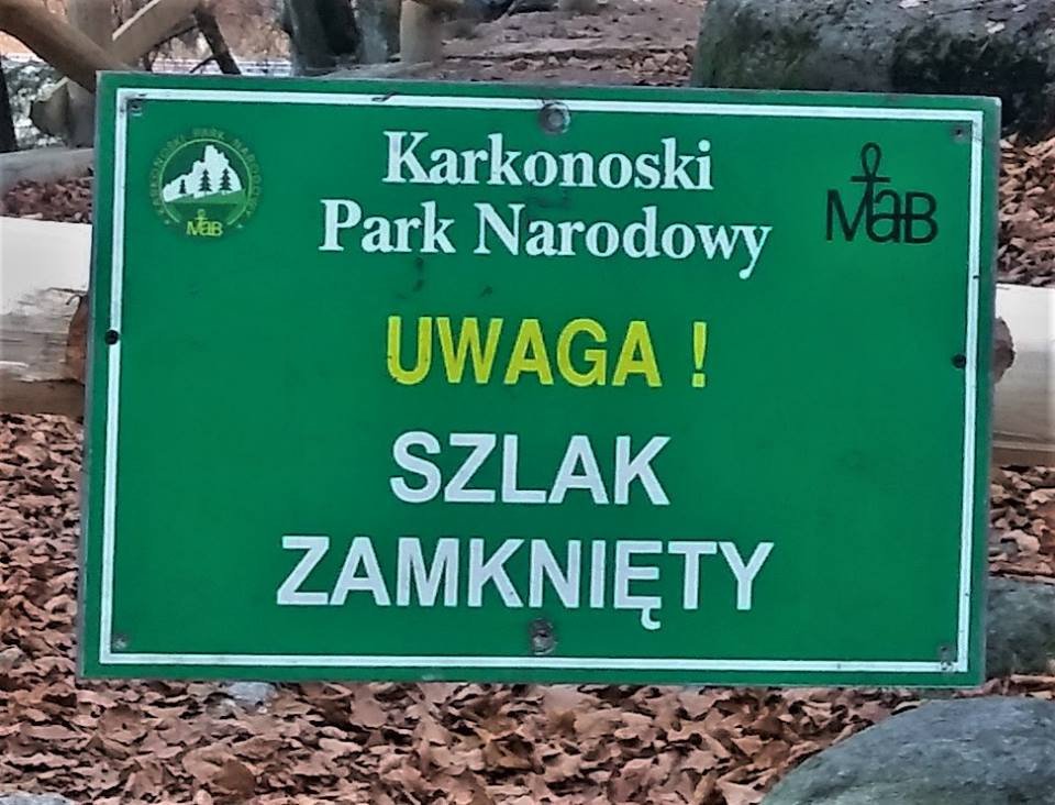 zamkniety-szlak-przy-wodospadzie-szklarki-78385