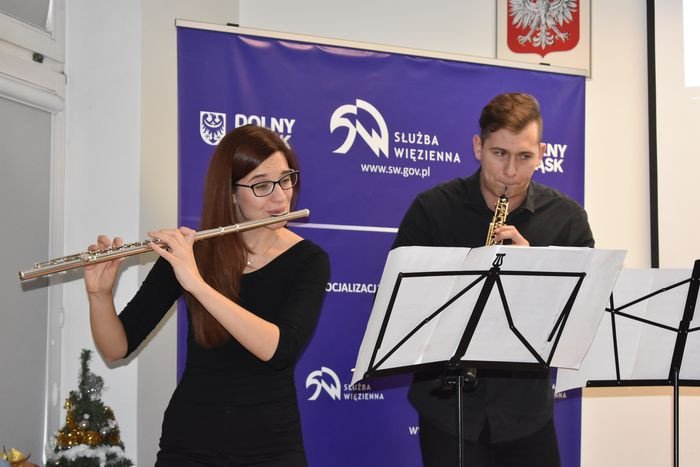 biskup-odwiedzi-wiezniow-w-areszcie-78585