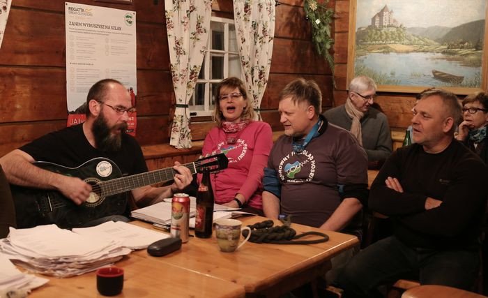 w-szwajcarce-klimatyczny-wieczor-78652