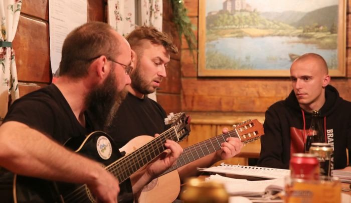 w-szwajcarce-klimatyczny-wieczor-78652