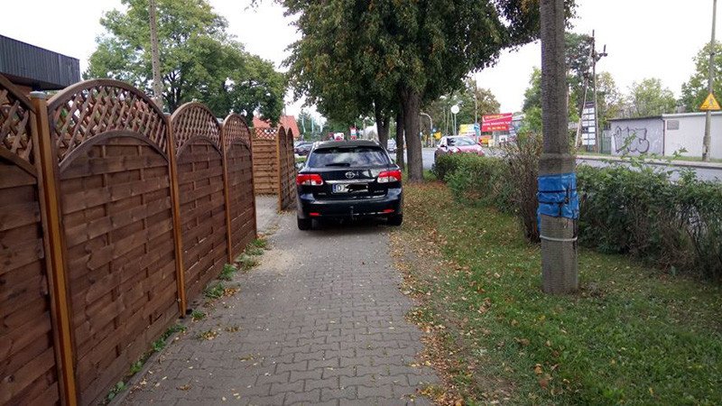 tak-blokuja-chodniki-78782