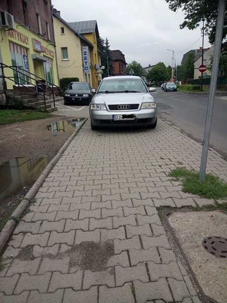 tak-blokuja-chodniki-78782