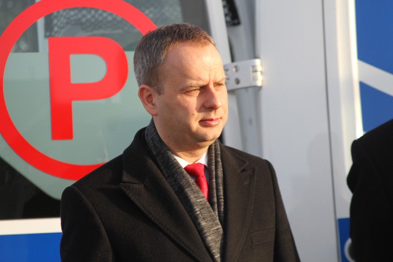 nowoczesna-karetka-w-swiatecznym-prezencie-78797