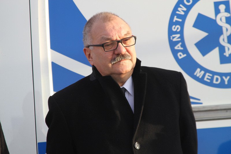 nowoczesna-karetka-w-swiatecznym-prezencie-78797