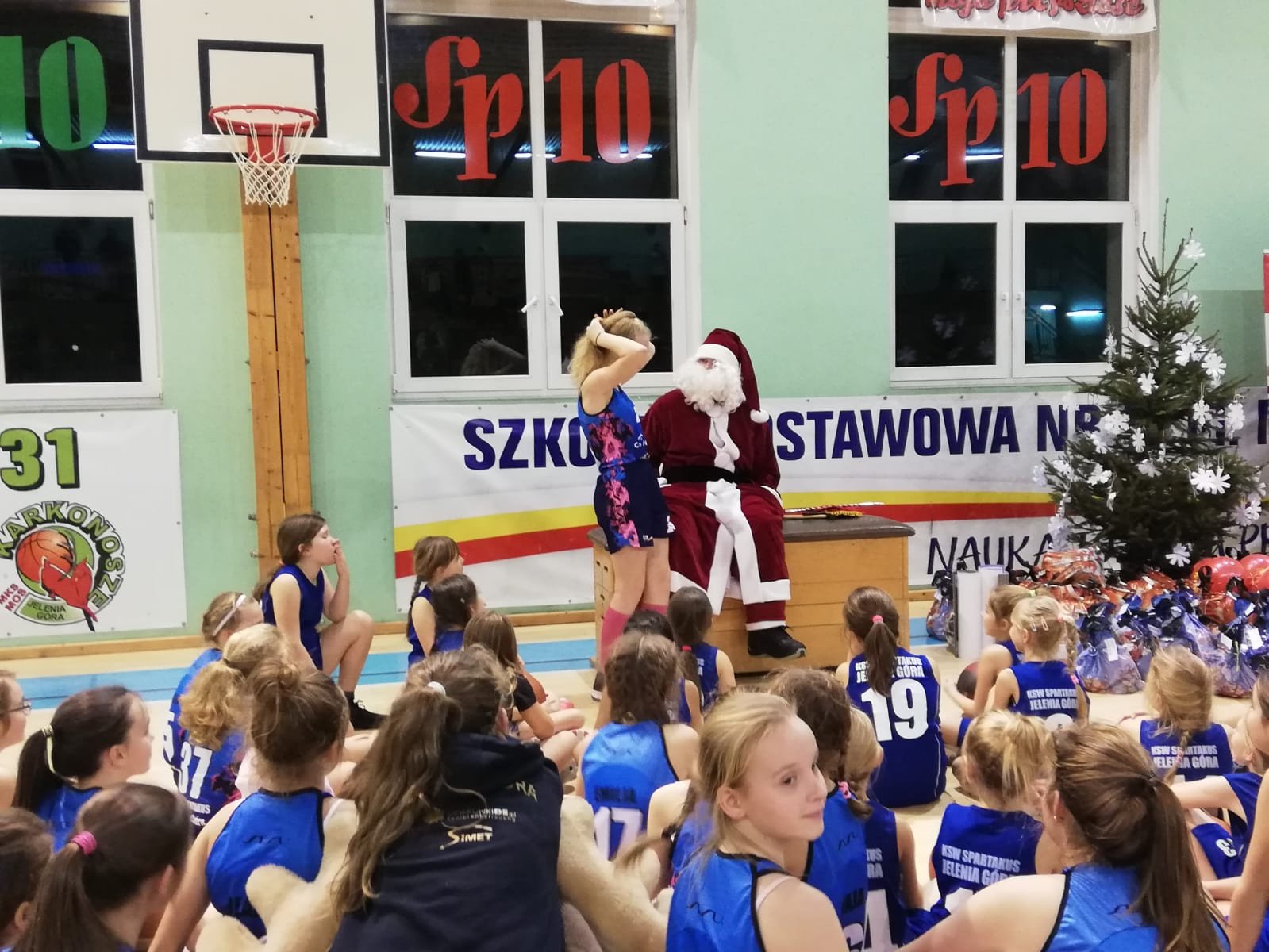 sw-mikoaj-u-koszykarek-spartakusa-78824