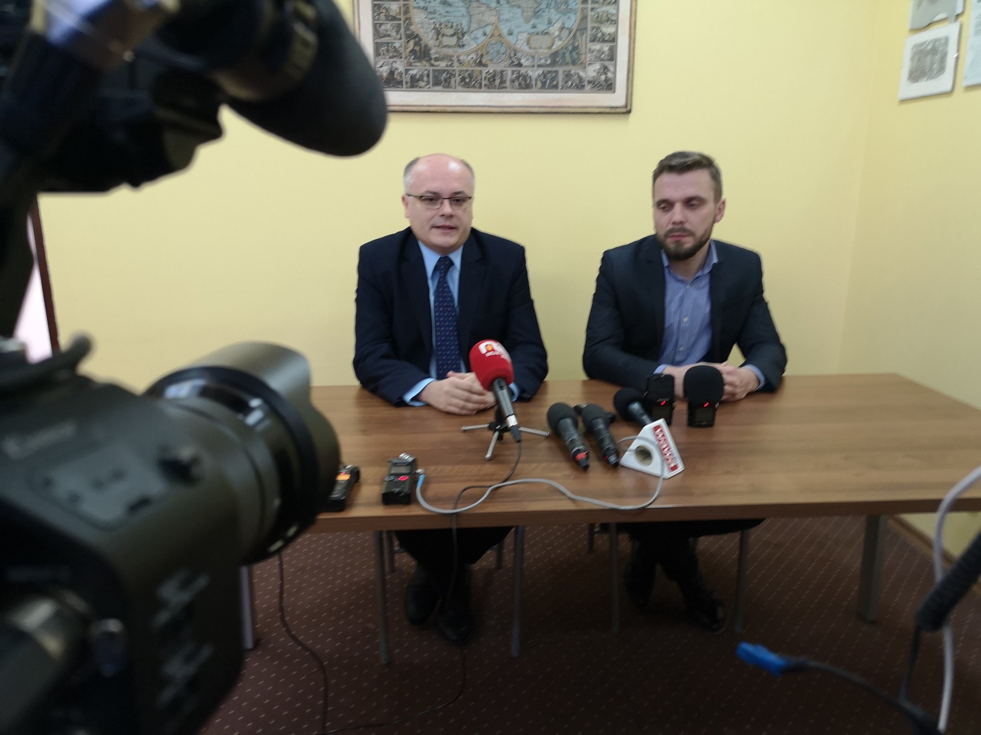 pis-ale-nie-tylko-upomina-sie-o-obietnice-wyborcza-78983