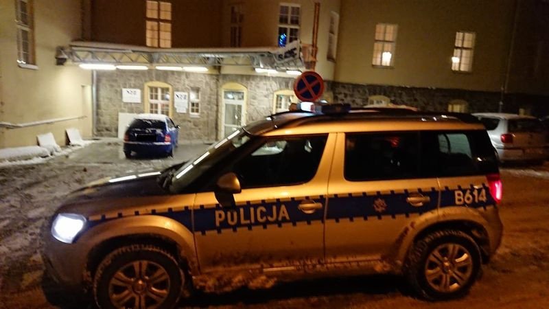 policjanci-pomogli-rodzacej-kobiecie-79007