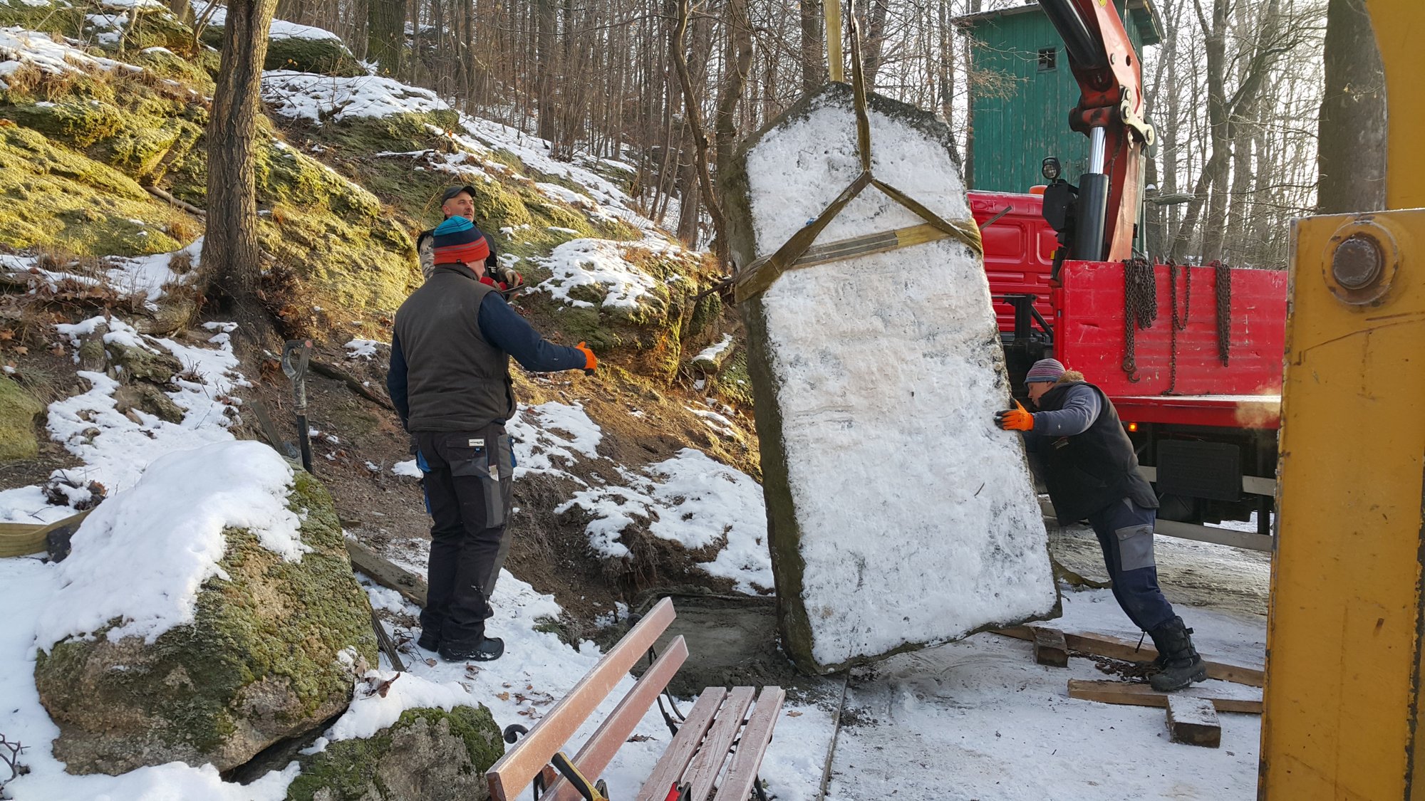pomnik-znowu-stoi-79262
