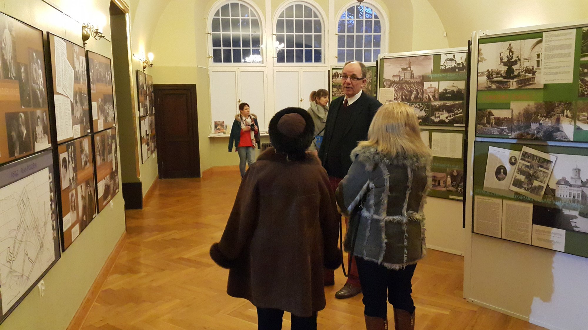 w-miejskim-muzeum-otwarto-nowe-wystawy-79417
