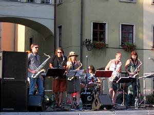 ratuszowe-lato-wystep-erna-band-oraz-grupy-swingujacej-8009