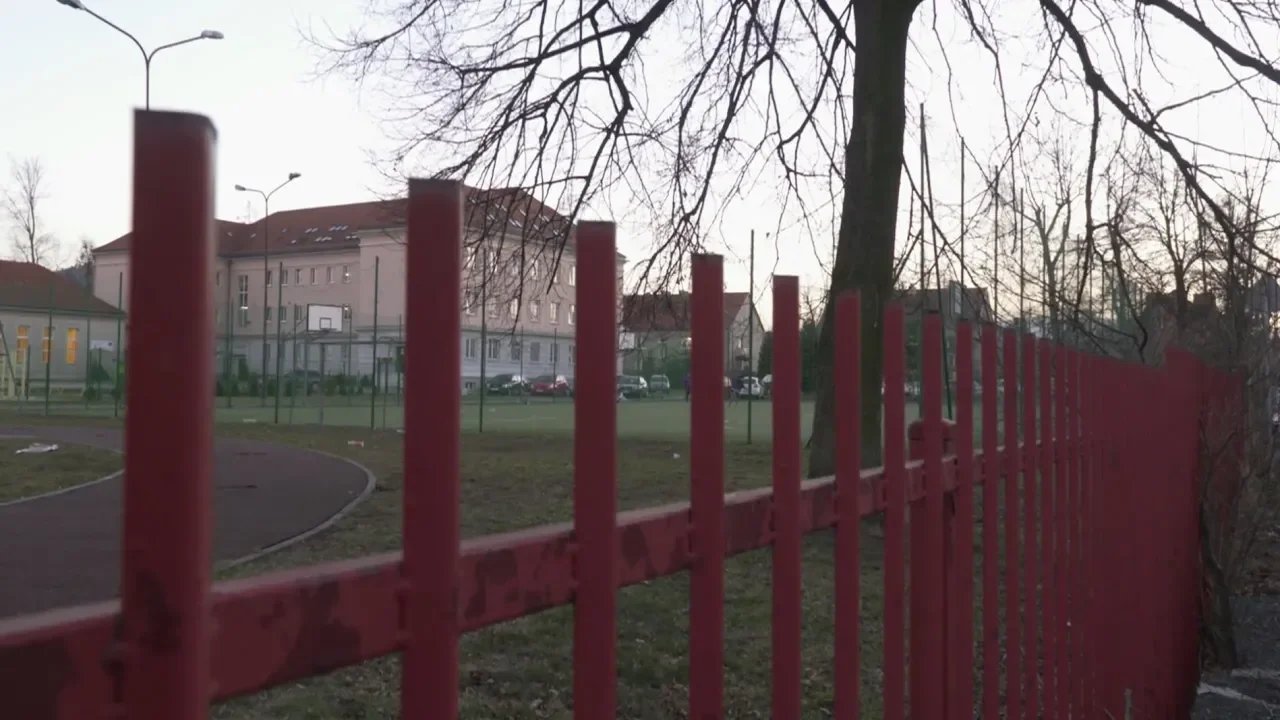 zasmiecone-miasto-80094