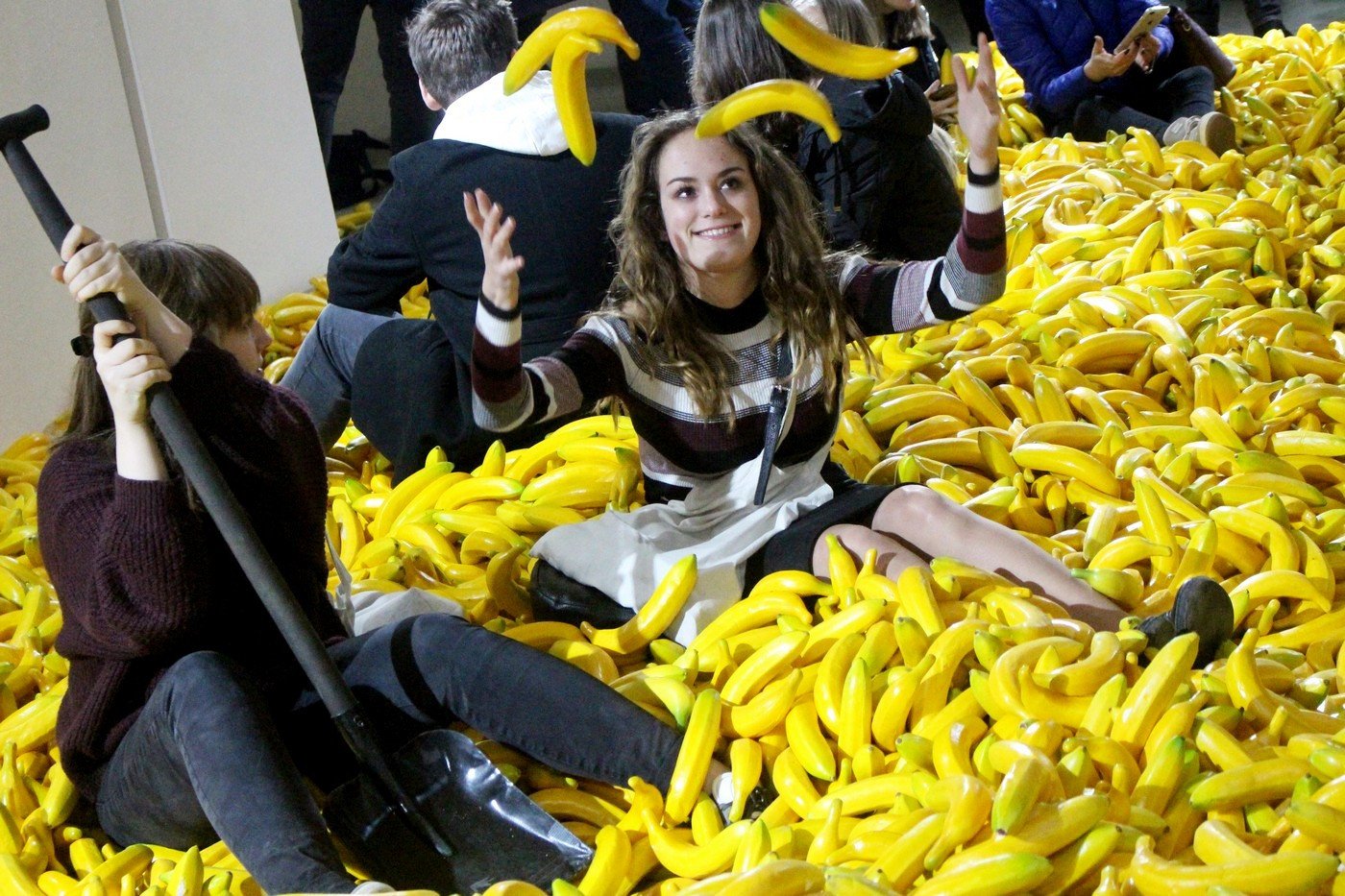 selfie-w-bananach-wystawa-w-bwa-80259