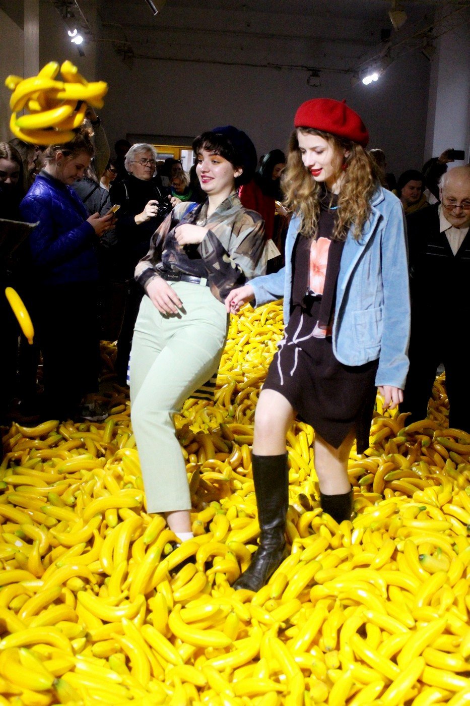 selfie-w-bananach-wystawa-w-bwa-80259