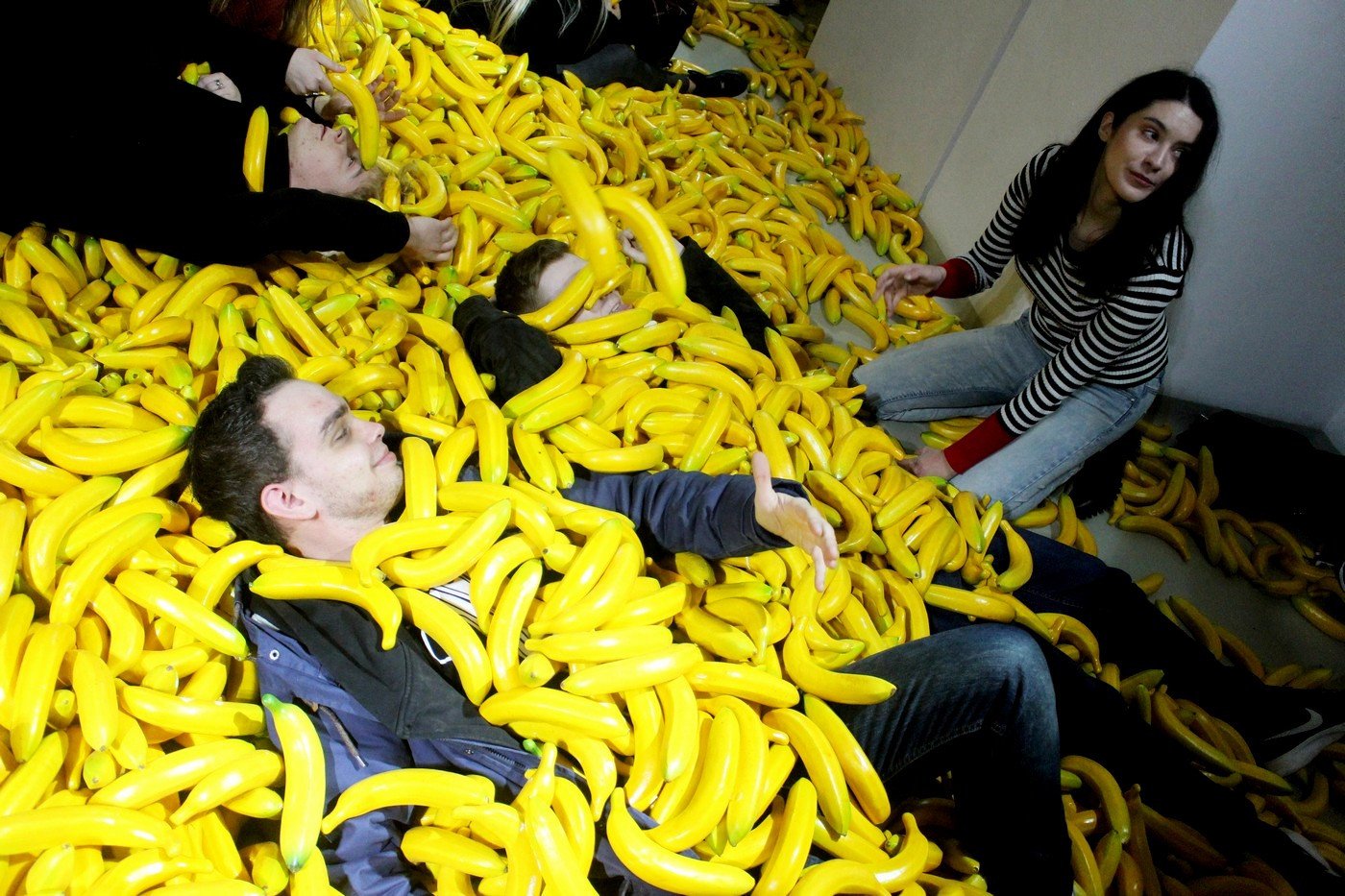 selfie-w-bananach-wystawa-w-bwa-80259