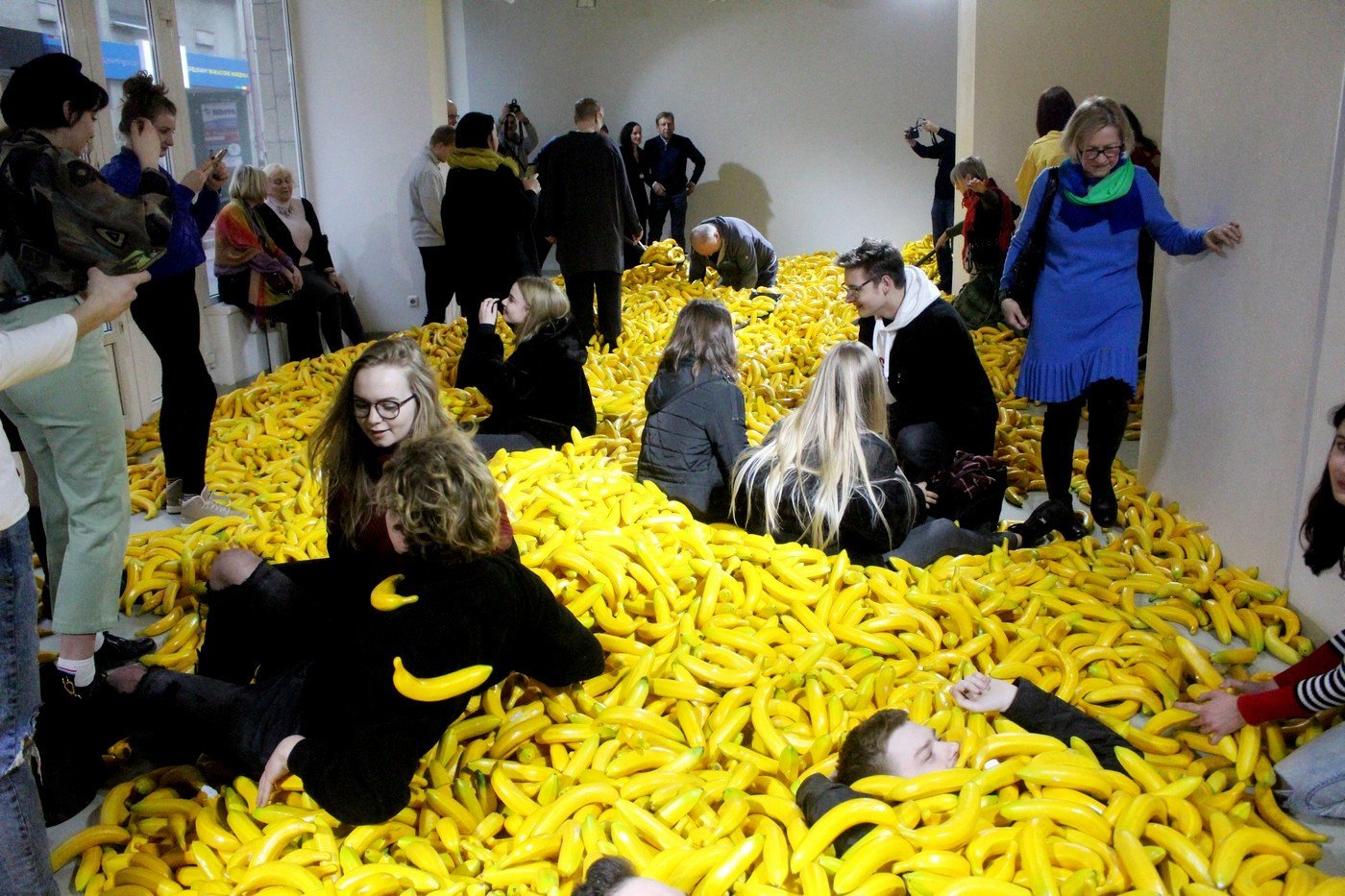 selfie-w-bananach-wystawa-w-bwa-80259