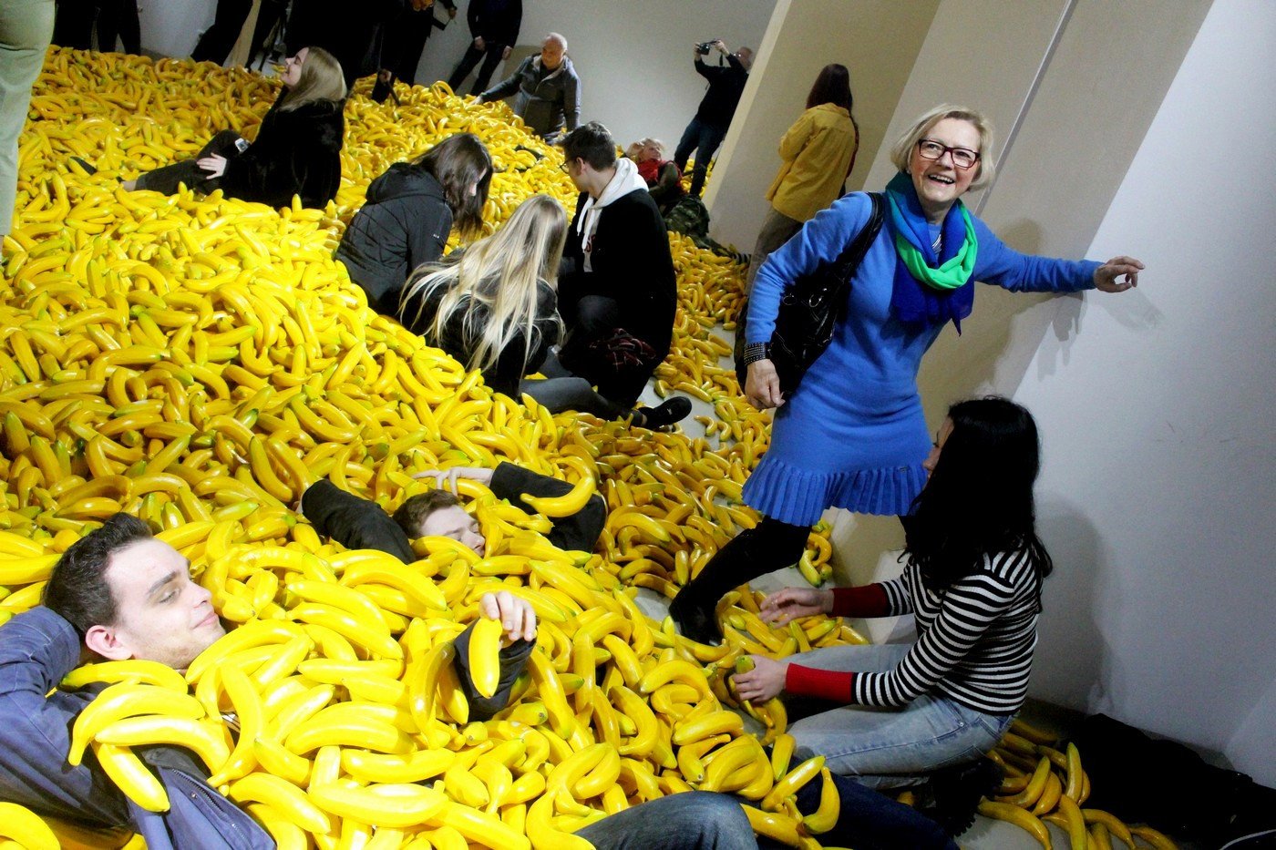 selfie-w-bananach-wystawa-w-bwa-80259