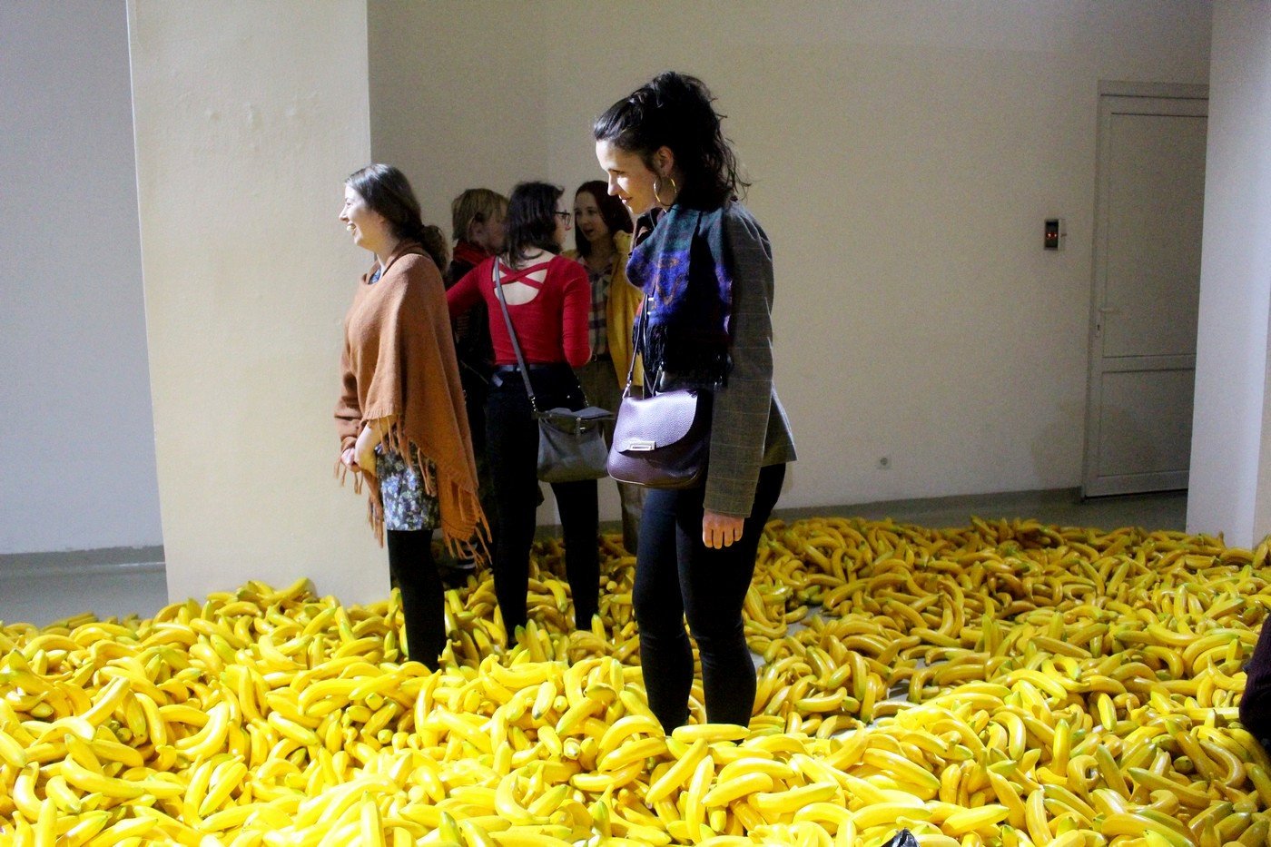 selfie-w-bananach-wystawa-w-bwa-80259