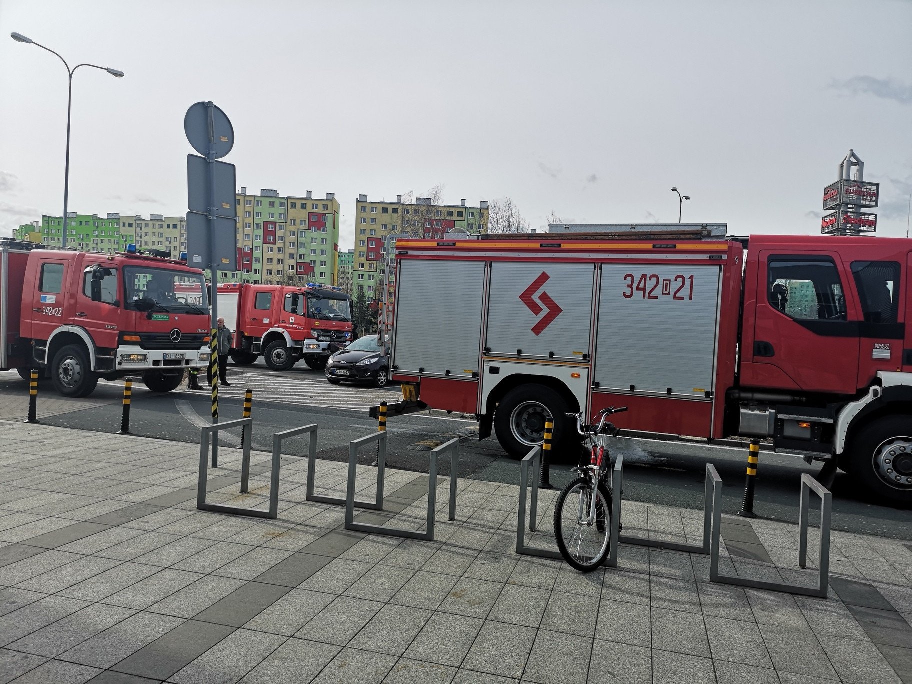 faszywy-alarm-w-galerii-sudeckiej-80266