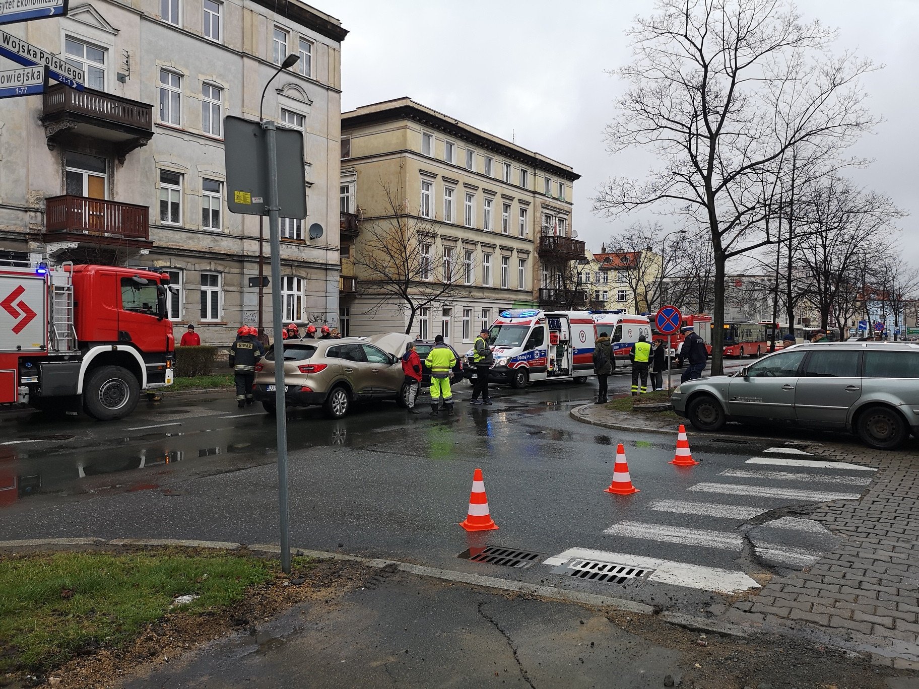 zderzenie-dwoch-aut-na-alei-wojska-polskiego-80482
