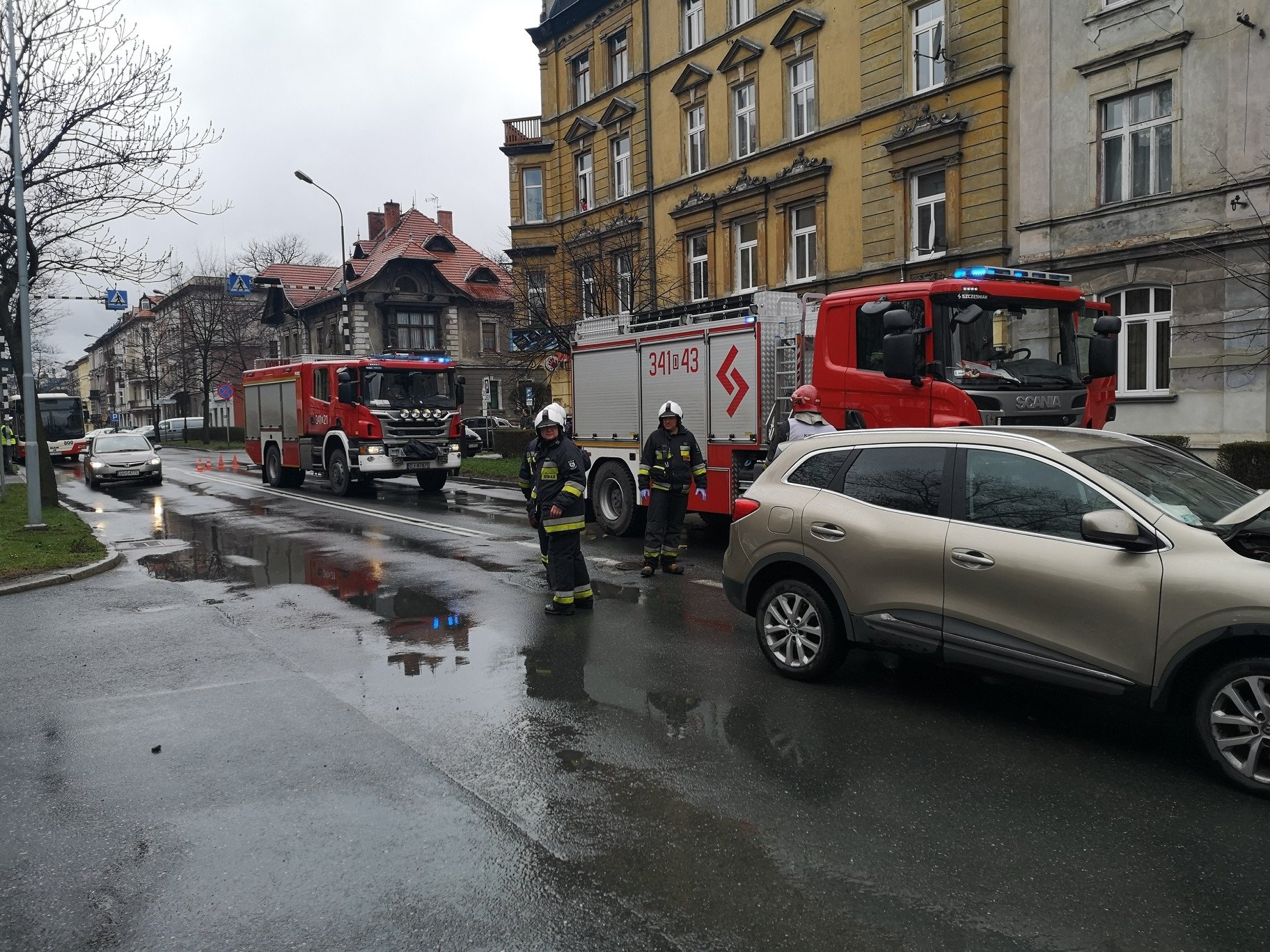 zderzenie-dwoch-aut-na-alei-wojska-polskiego-80482