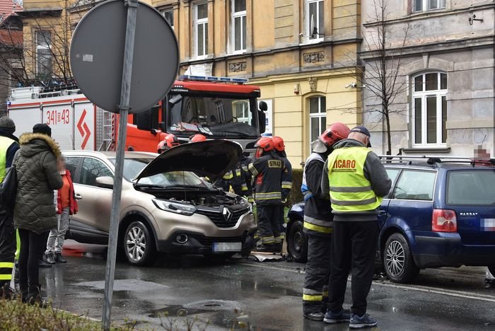 zderzenie-dwoch-aut-na-alei-wojska-polskiego-80482