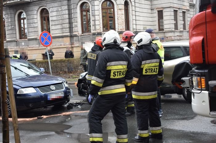 zderzenie-dwoch-aut-na-alei-wojska-polskiego-80482