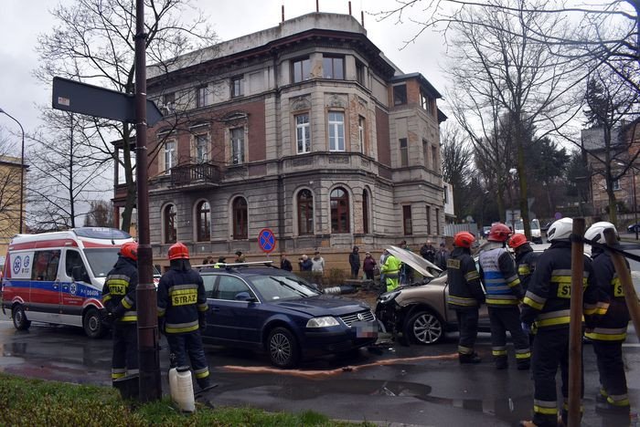 zderzenie-dwoch-aut-na-alei-wojska-polskiego-80482