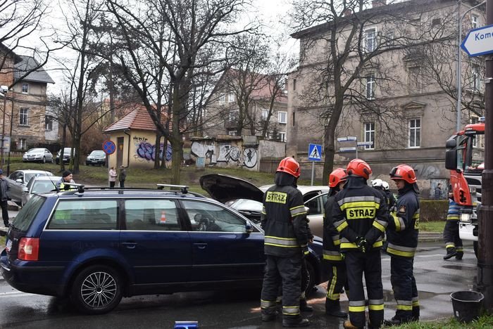 zderzenie-dwoch-aut-na-alei-wojska-polskiego-80482