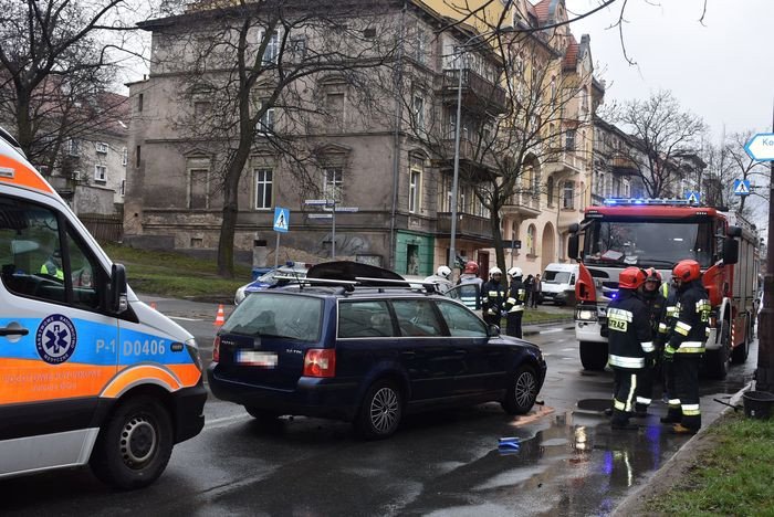 zderzenie-dwoch-aut-na-alei-wojska-polskiego-80482