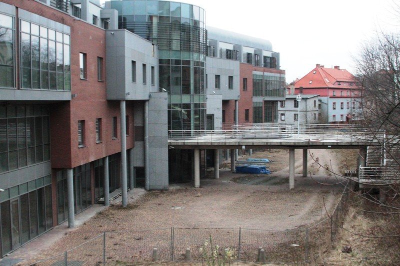 zamiast-hotelu-ruina-80520