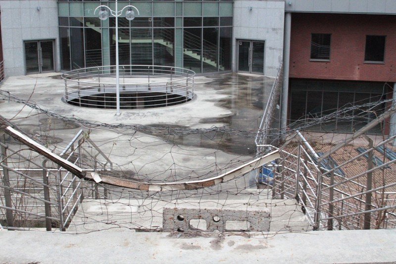 zamiast-hotelu-ruina-80520
