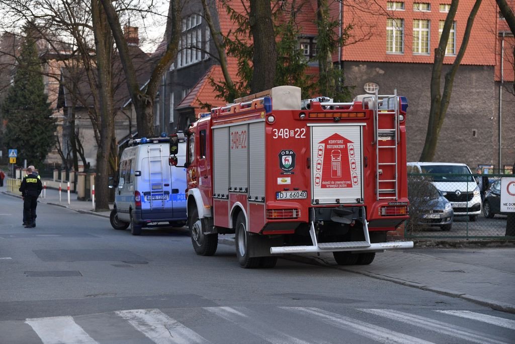 przyniesli-pocisk-pod-komisariat-policji-80542