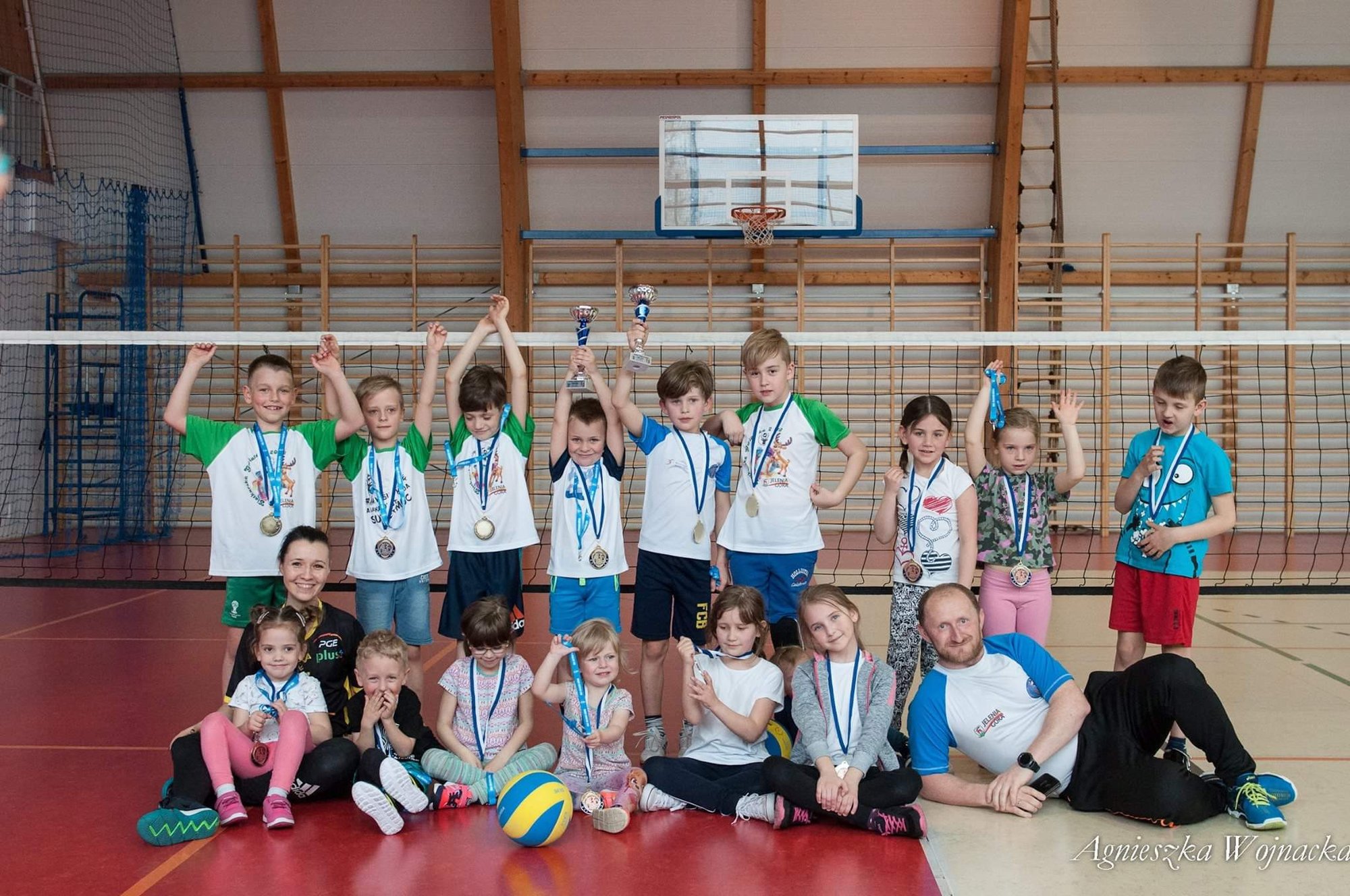 piekna-walka-modych-siatkarzy-80903