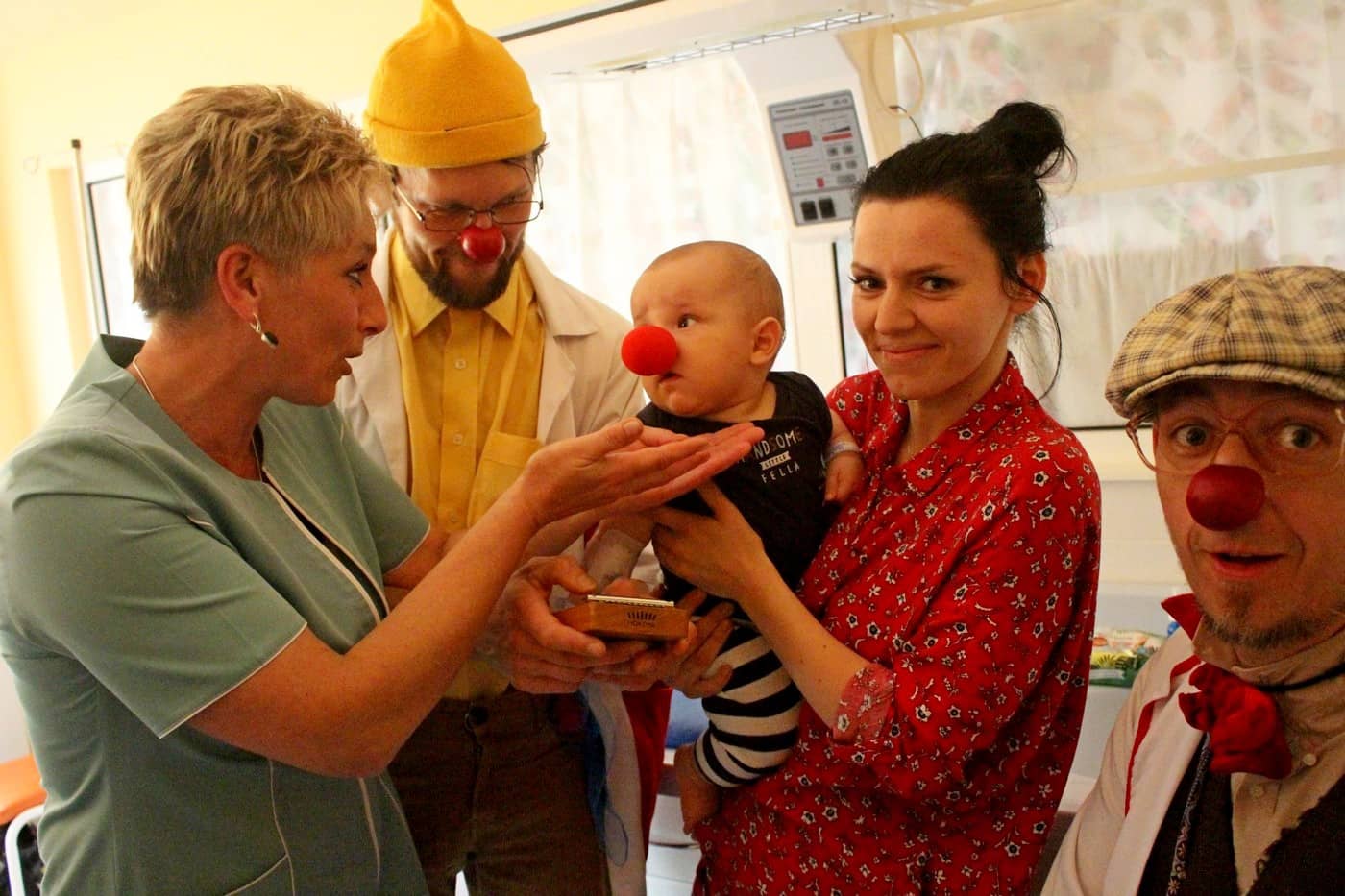 czerwone-noski-odwiedziy-jeleniogorska-pediatrie-81014